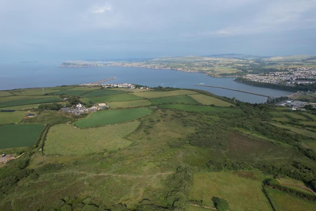 The Hut@Trefechan Wen - Coastal Coziness! Goodwick Exterior photo